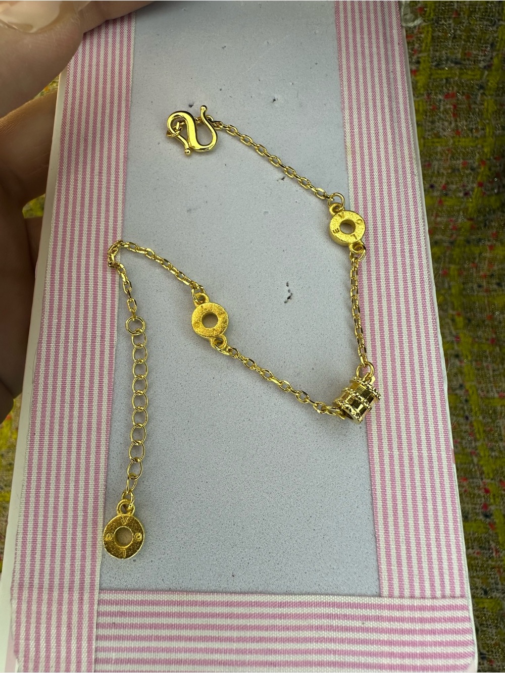 Gold Tone Women’s Chain Bracelet with Disc Accents